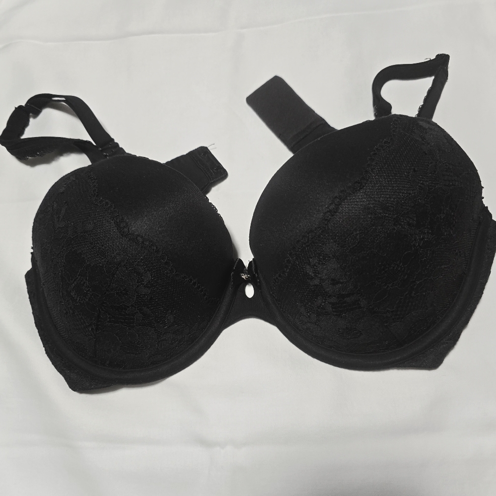 34D Victoria's Secret Body by Victoria Perfect Shape Bra With Black Lace Detail